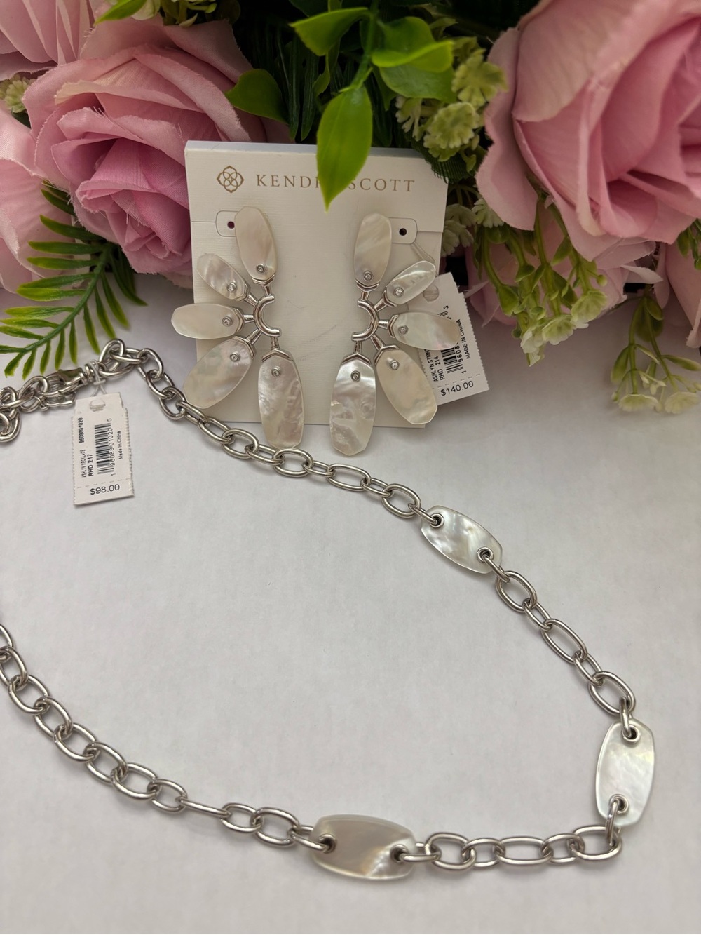 NWT Kendra Scott Set of Ashlyn chain Necklace + Statement Earrings in silver MOP - Picture 4 of 8